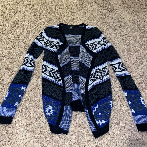 Sweaters - Picture 2 of 5